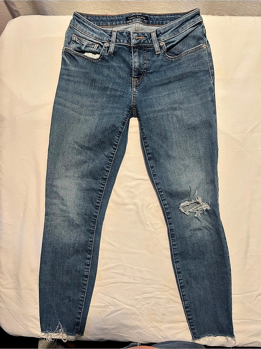 Lucky brand Low Rise Crop Skinny Jeans in Blue Waist SZ 27